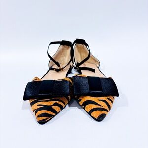 Pointed-toe tiger‎ print flats with black satin bow | Size 40 *